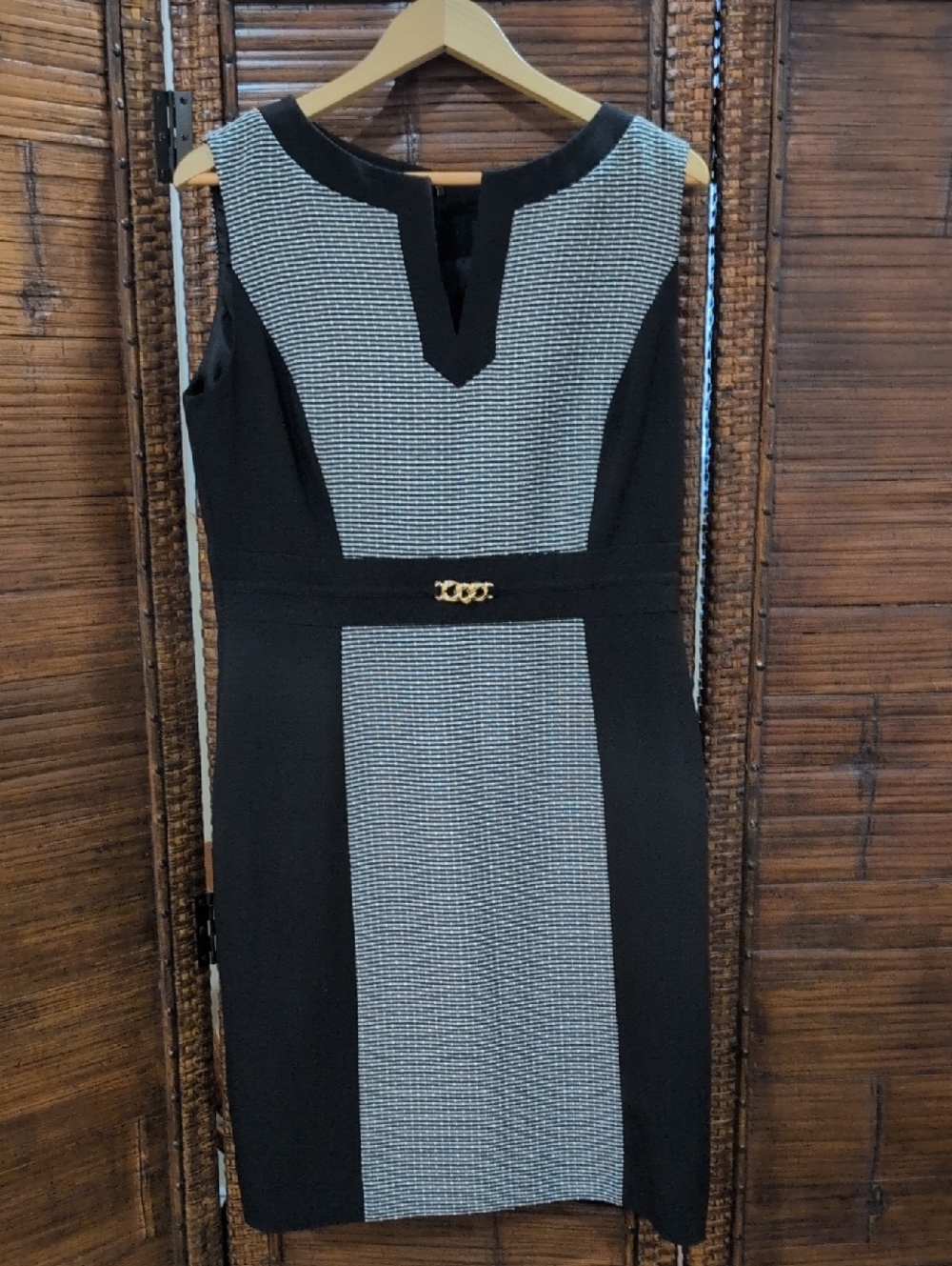 Sleeveles Structured Black and Gray Midi Sheath Dress with Gold Accent